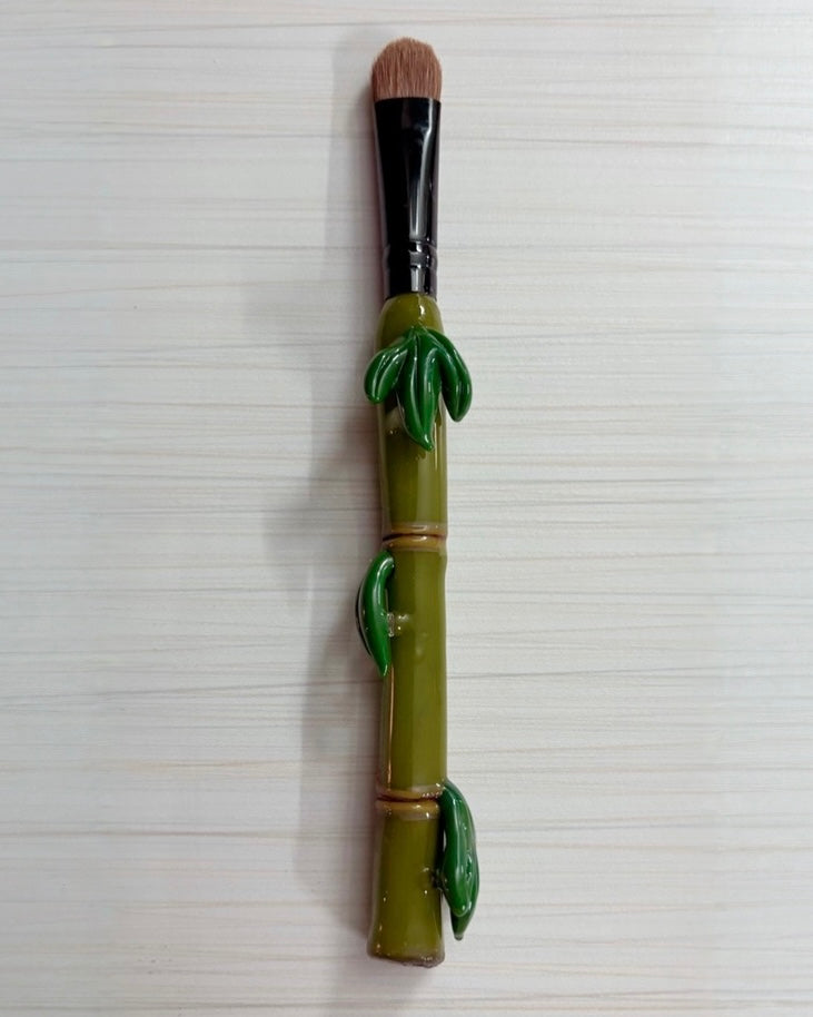 Bamboo Large Tapered Eyeshadow Brush