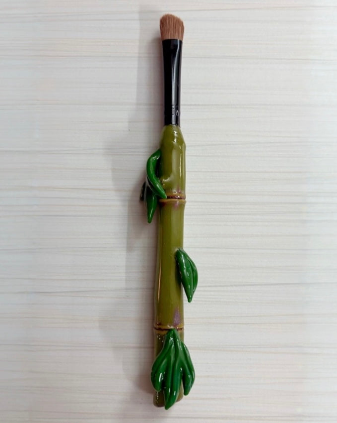 Bamboo Medium Tapered Eyeshadow